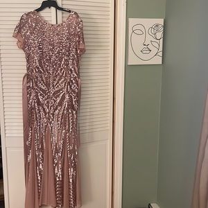 Mauve/ Pink beaded Great Gatsby-esque dress. Floor length